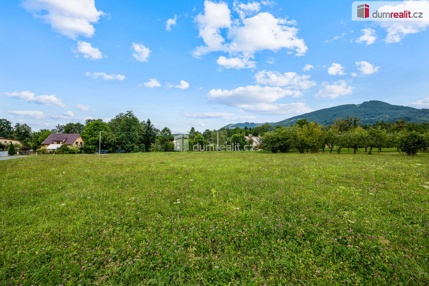 Prodej stavebního pozemku 1 200 m² – fotografie 3