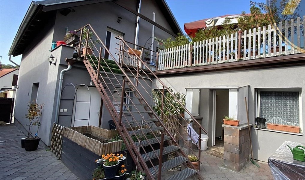 Prodej domu 224 m² s pozemkem 419 m², Praha – náhled fotky 2