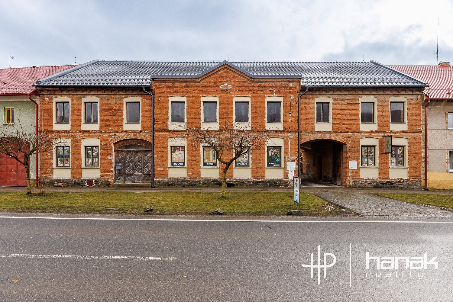 Prodej domu 521 m² s pozemkem 2 552 m² – pohled 2