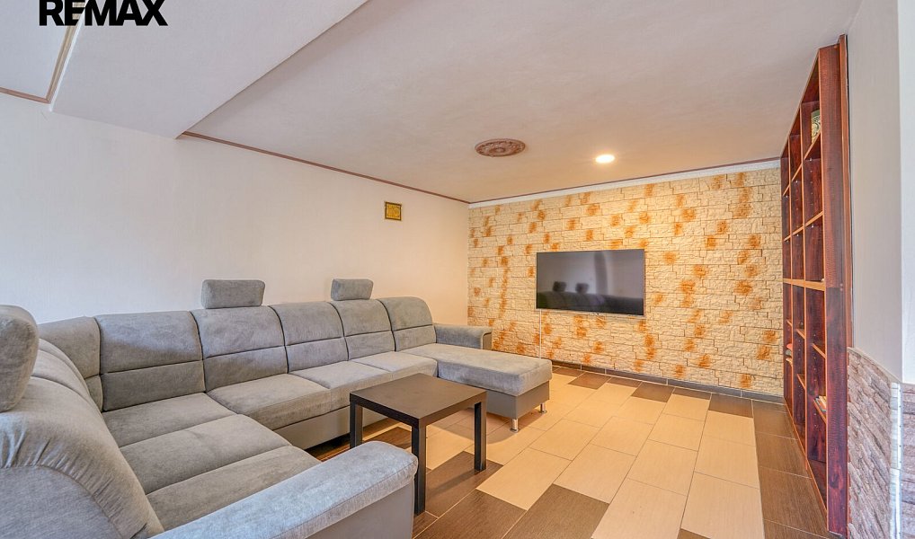 Prodej domu 323 m² s pozemkem 1 638 m², Bochov – náhled fotky 4