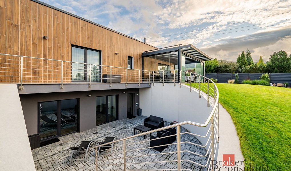 Prodej domu 333 m² s pozemkem 1 002 m², Šimonovice – náhled fotky 3