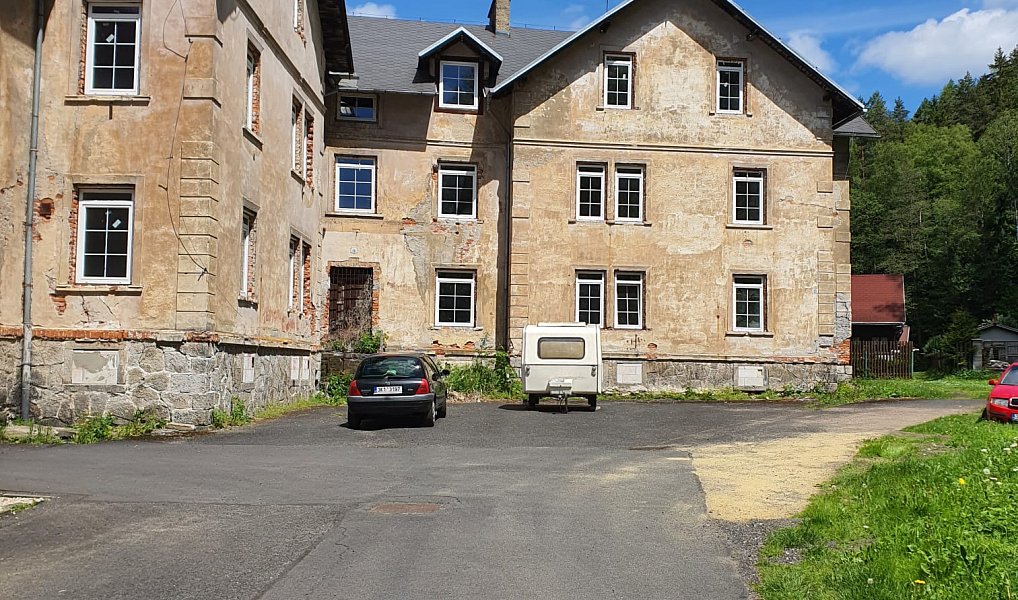 Prodej ubytovacího objektu 1 000 m², Oloví – fotka 1 z 14