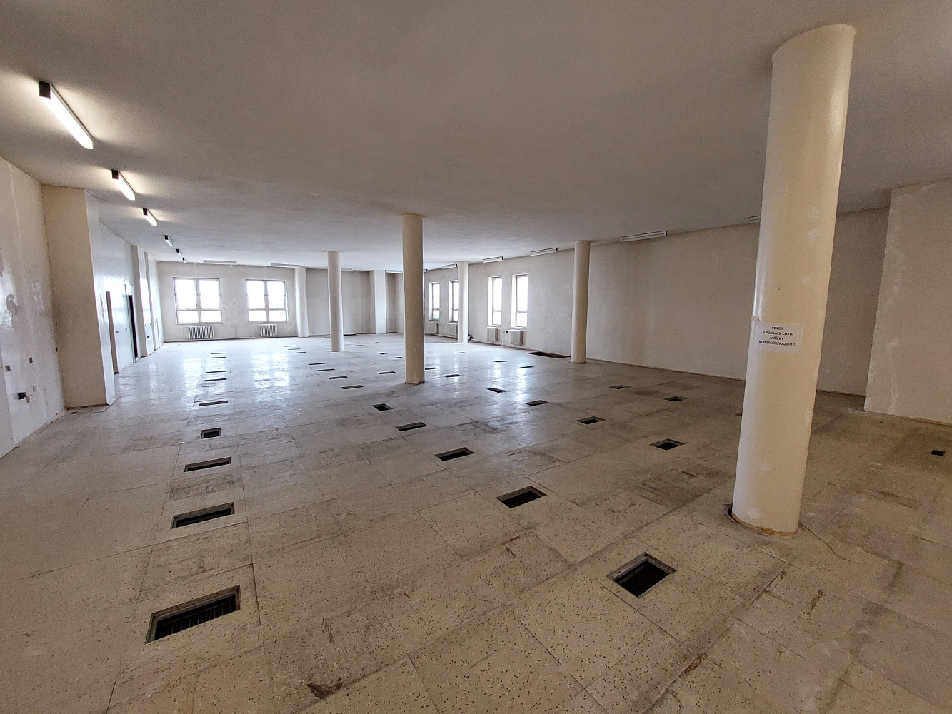 Pronájem skladovacích prostor 270 m² – fotografie 4