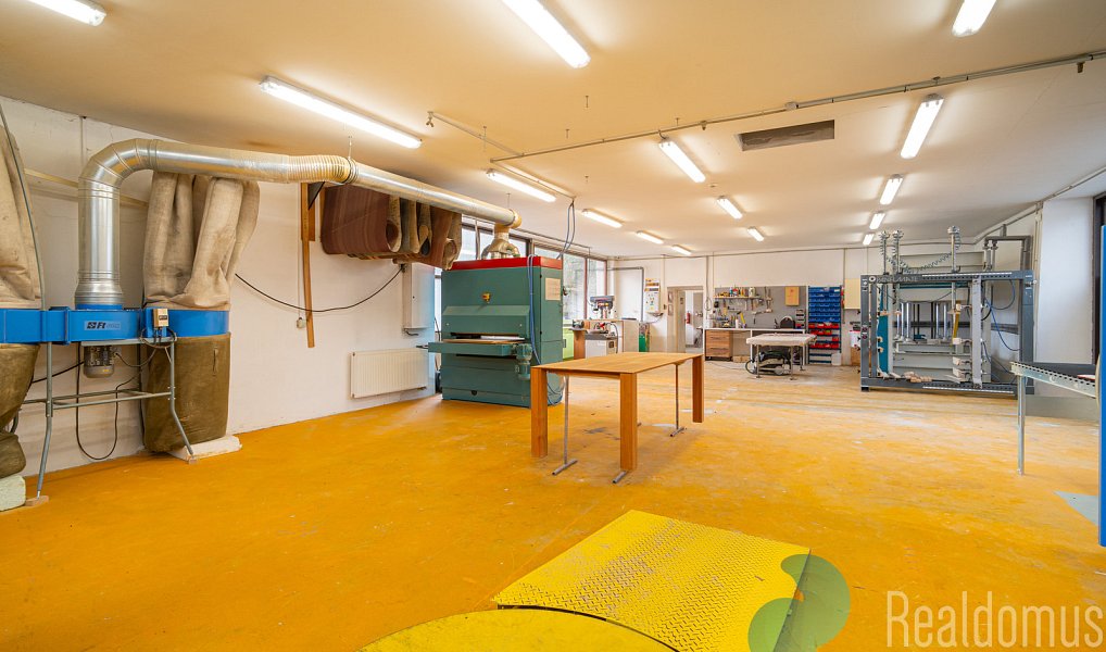 Prodej výrobních prostor 1 075 m², Babice – náhled fotky 13