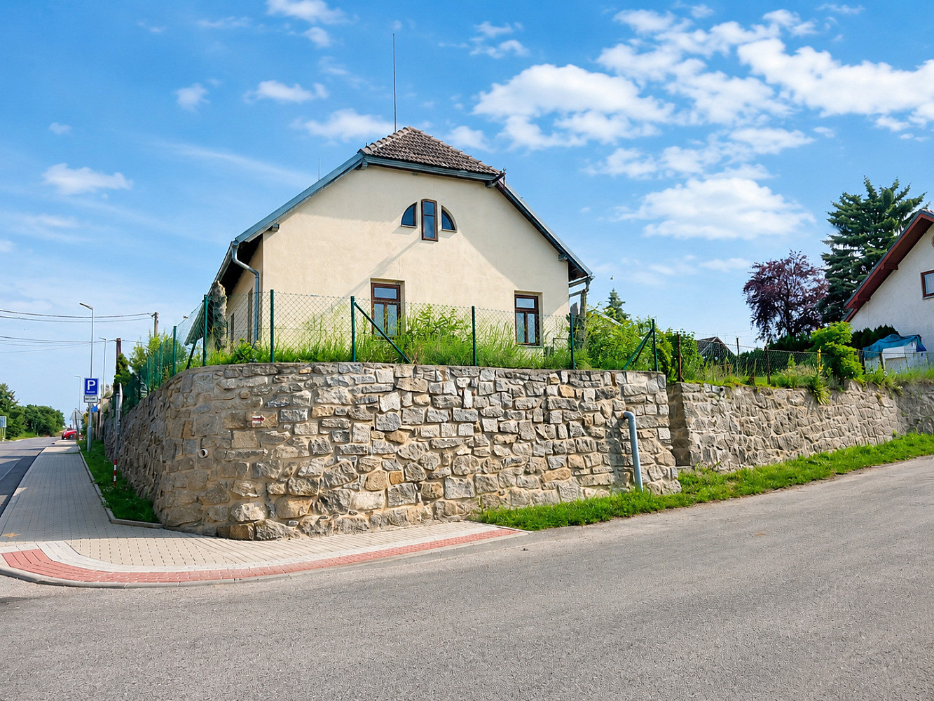 Prodej domu 180 m² s pozemkem 1 359 m² — photo 2