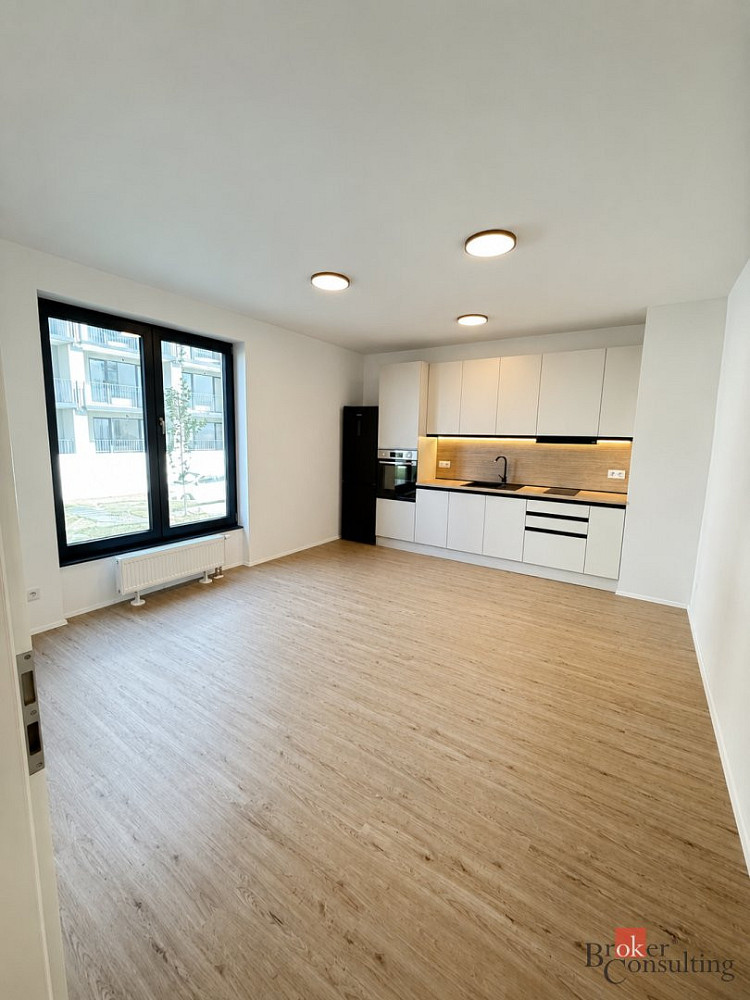 Pronájem bytu 1+kk 37 m² — photo 2