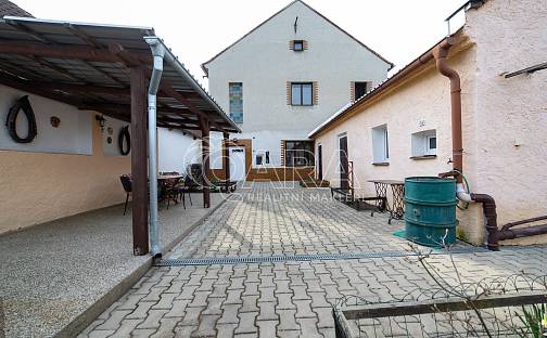 Prodej domu 300 m² s pozemkem 922 m², Horní hájek, Dolní Beřkovice, okres Mělník