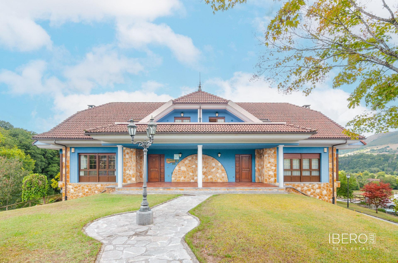 Prodej domu 8 700 m² s pozemkem 8 000 m²