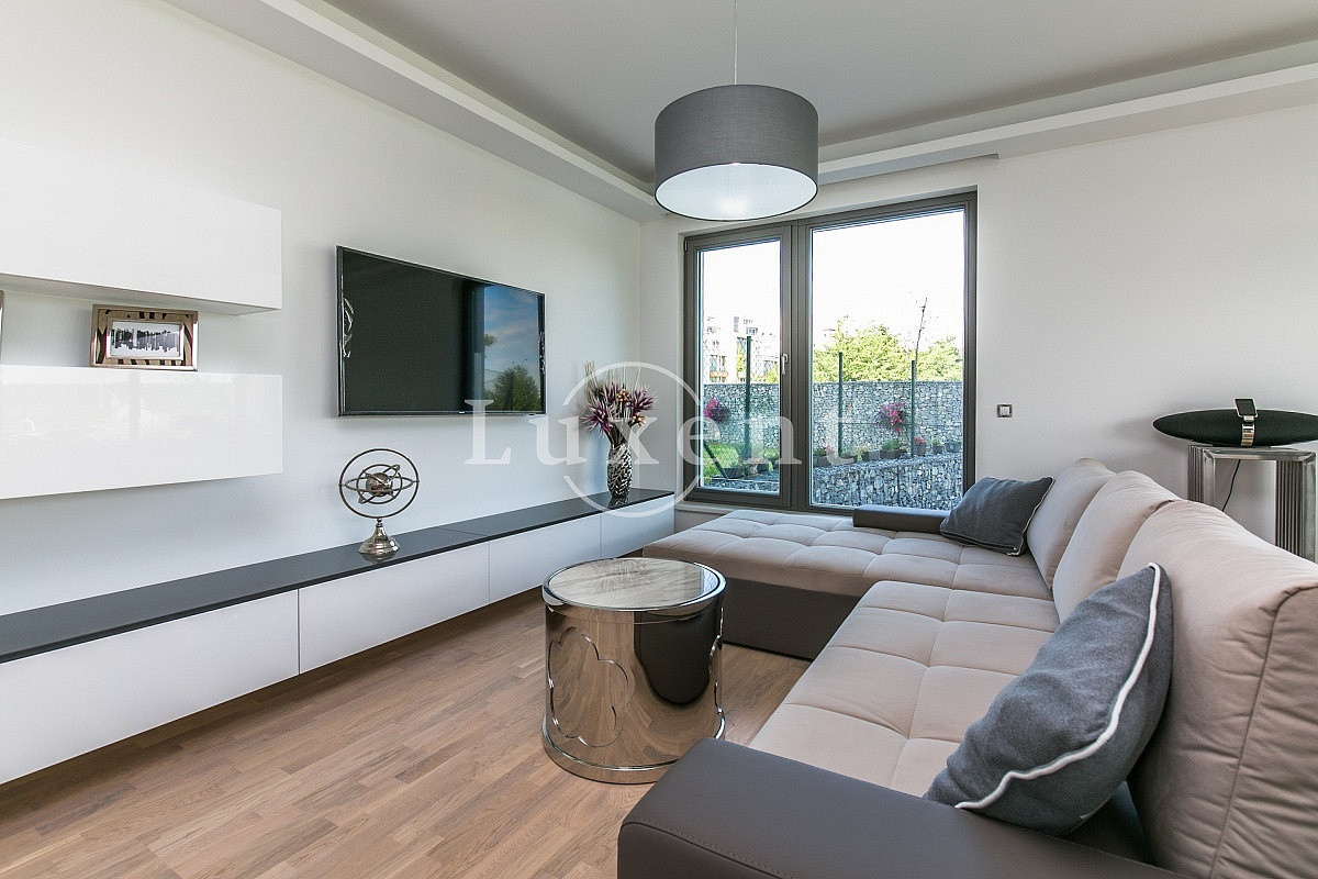 Pronájem bytu 3+kk 156 m² – fotografie 2
