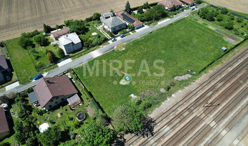 Prodej stavebního pozemku 1 087 m², Dvory – fotka 1 z 9
