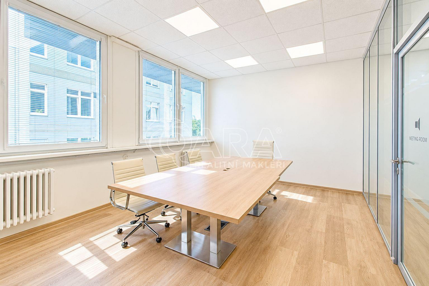 Pronájem kanceláře 650 m² – fotografie 3