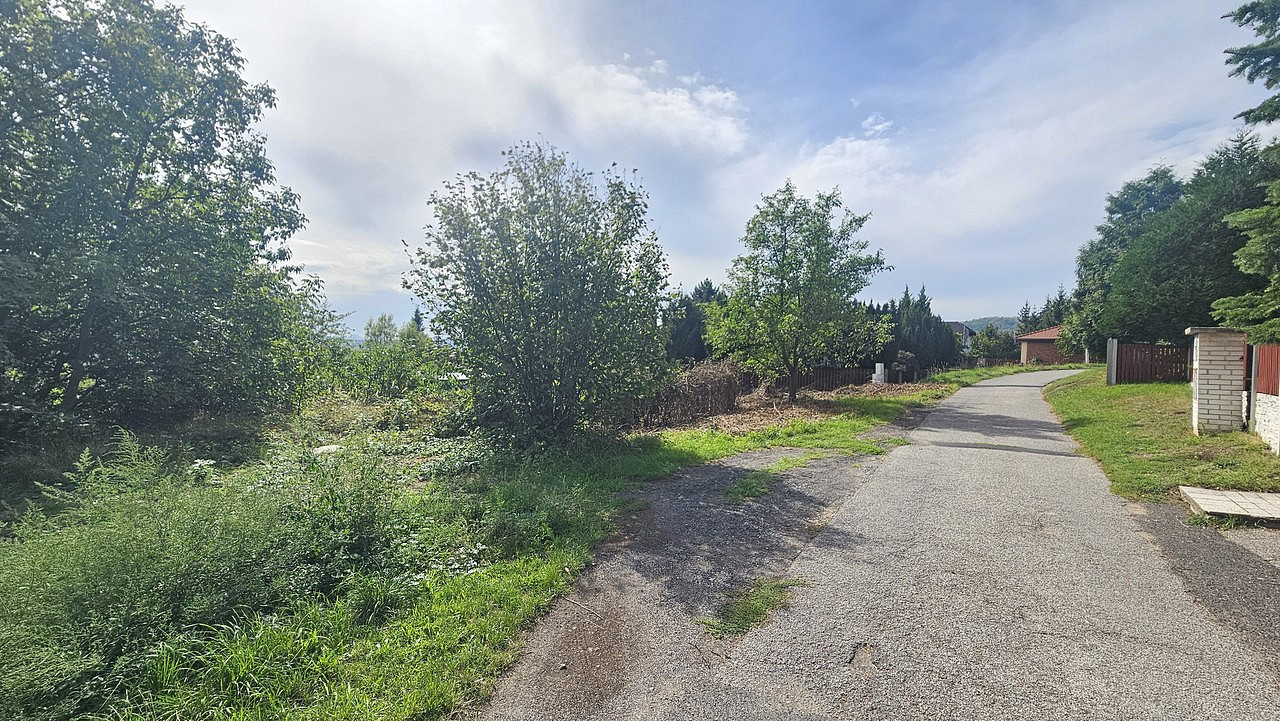 Prodej stavebního pozemku 873 m² – fotografie 2