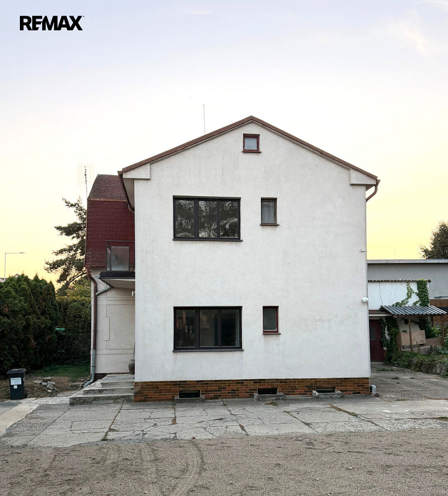 Pronájem domu 168 m² s pozemkem 1 367 m²