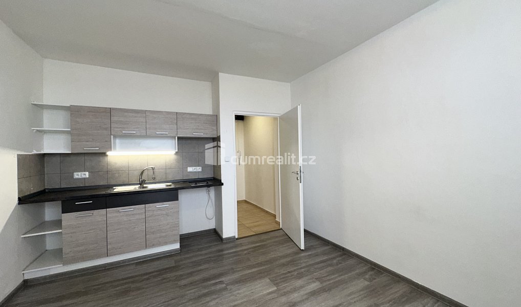 Pronájem bytu 1+kk 20 m², J. Palacha, Břeclav