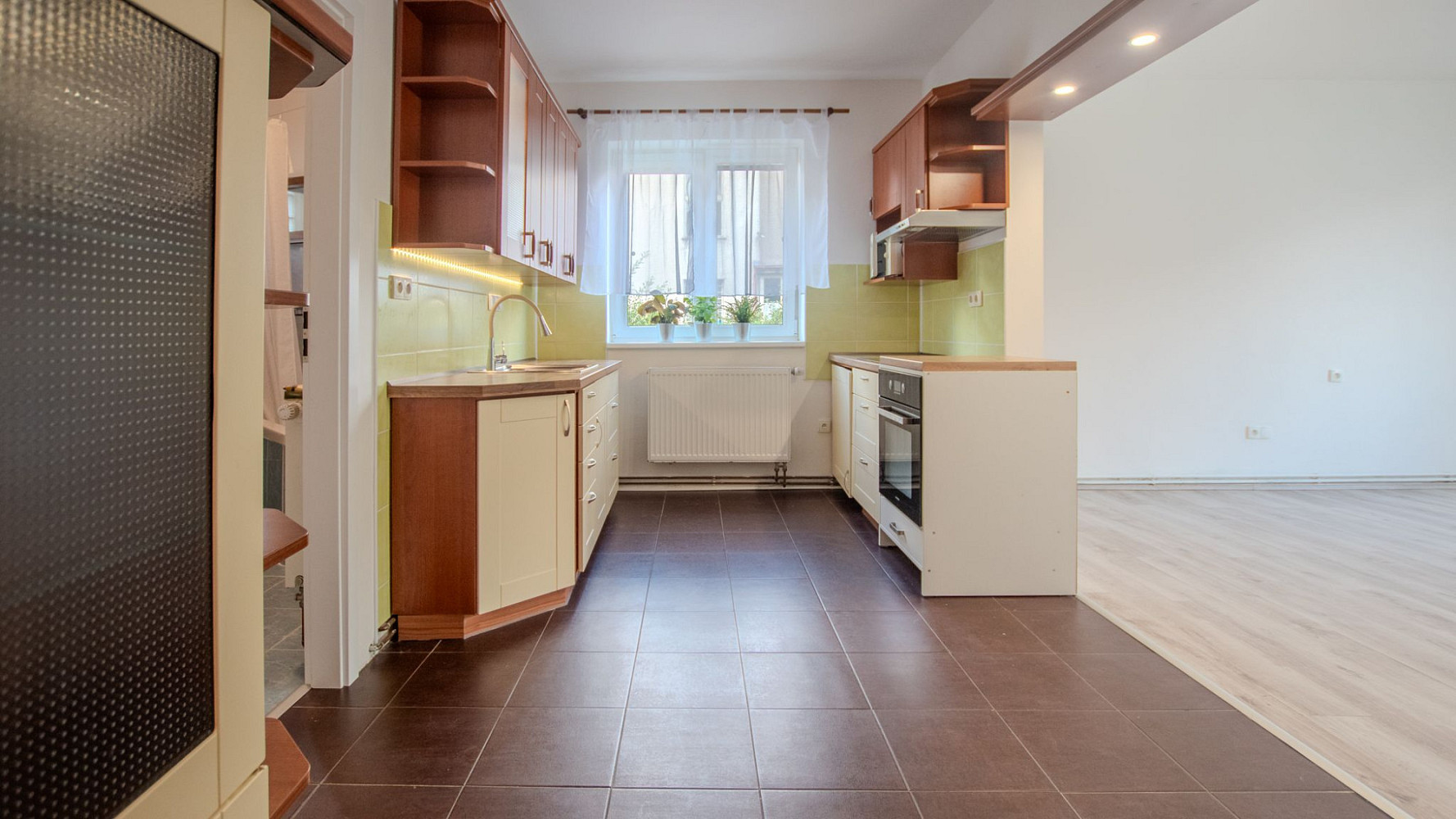 Pronájem bytu 2+kk 65 m² – fotografie 2