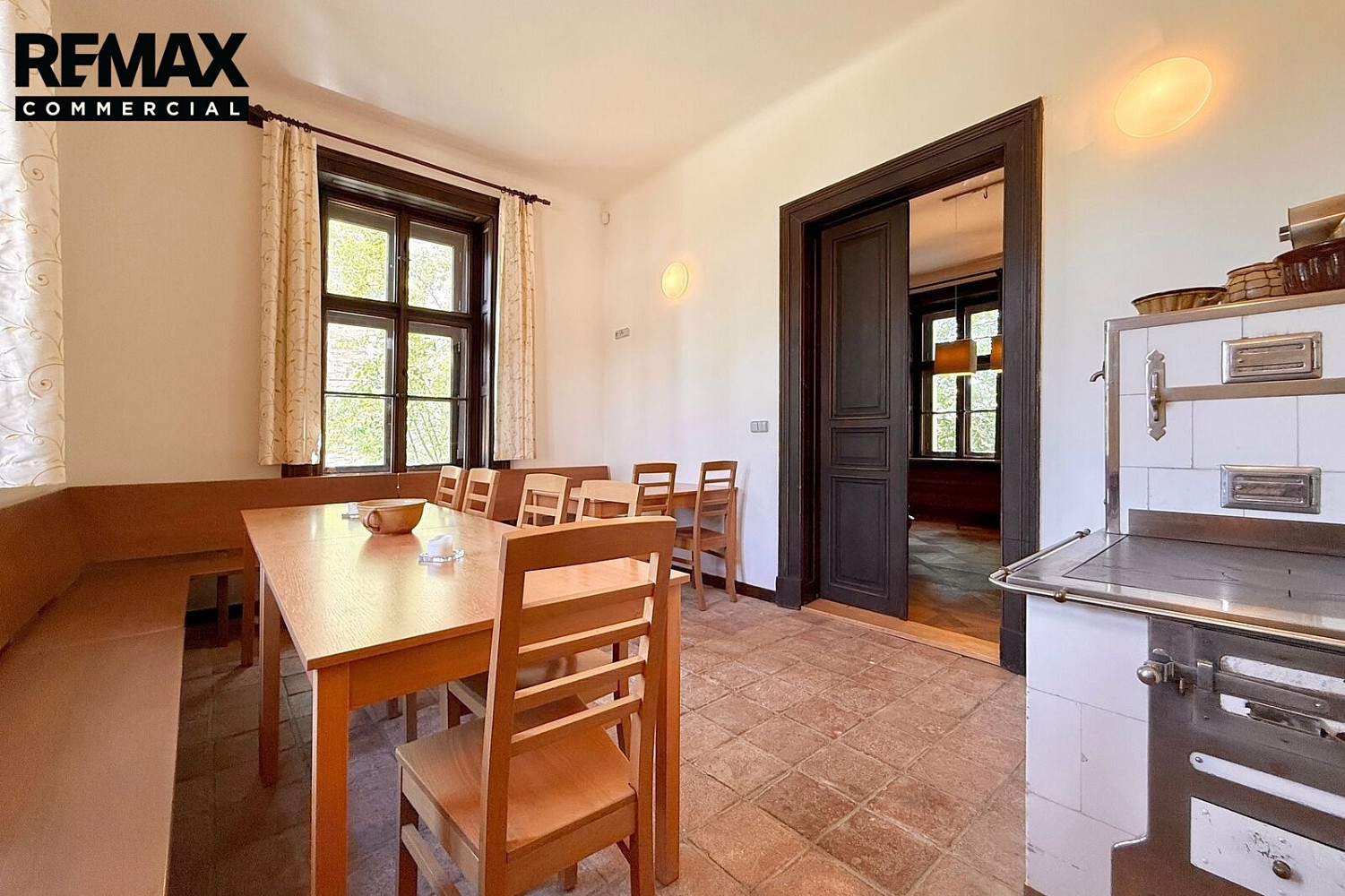 Prodej komerčního objektu (jiného typu) 2 400 m² – fotografie 5