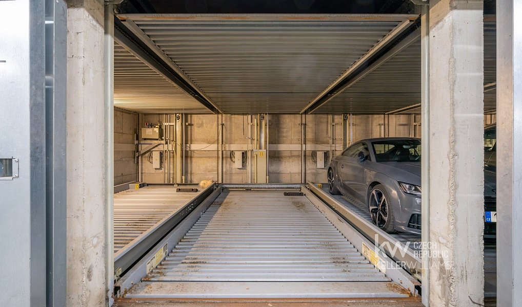 Pronájem garážového stání 11 m2, Praha – náhled fotky 5
