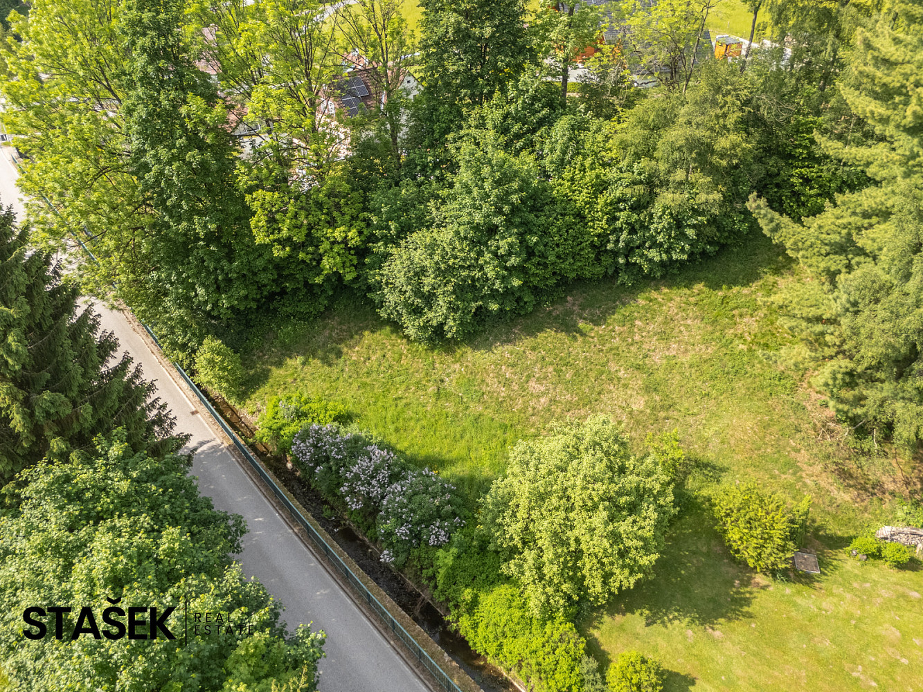 Prodej stavebního pozemku 1 098 m²
