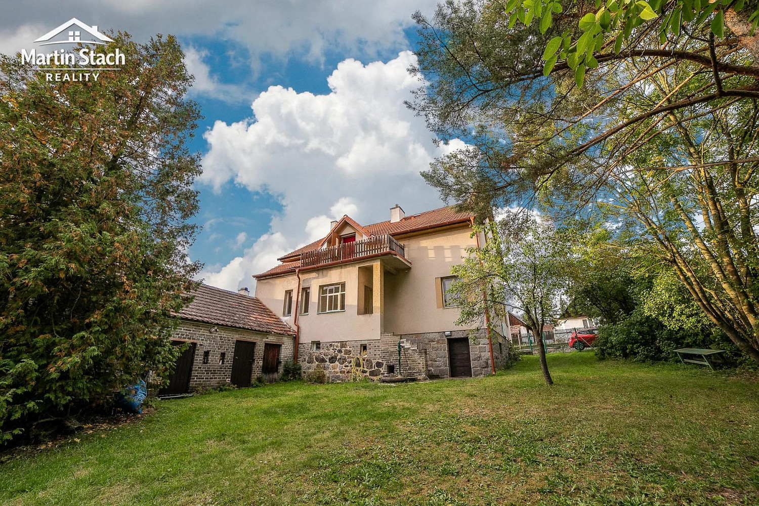 Prodej domu 211 m² s pozemkem 736 m²