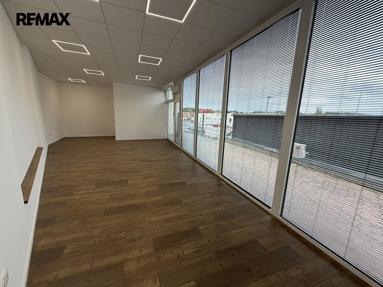 Pronájem obchodních prostor 52 m² – fotografie 2