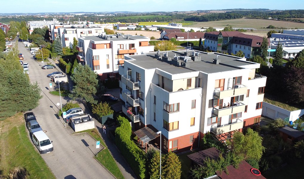Prodej bytu 3+kk 95 m², Jesenice – náhled fotky 31