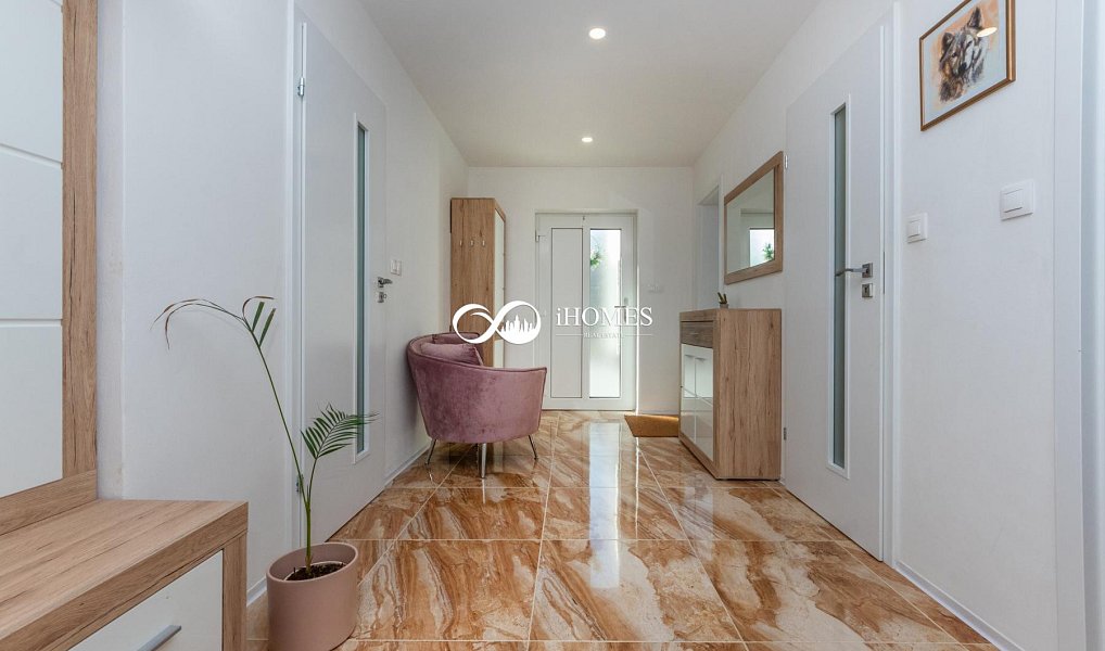 Prodej domu 340 m² s pozemkem 1 130 m², Kunice – náhled fotky 6