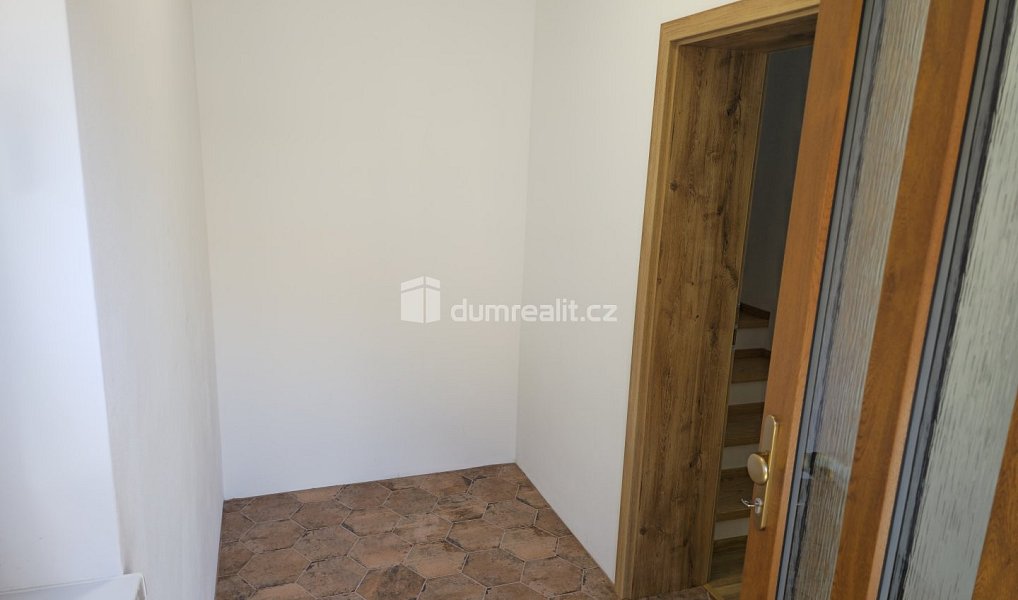 Pronájem bytu 4+kk 75 m², Straky – náhled fotky 18