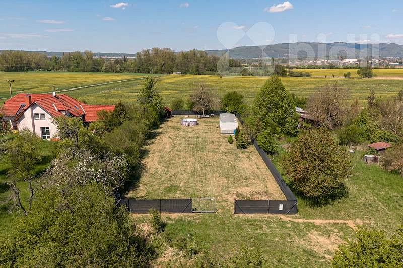 Prodej stavebního pozemku 1 690 m²
