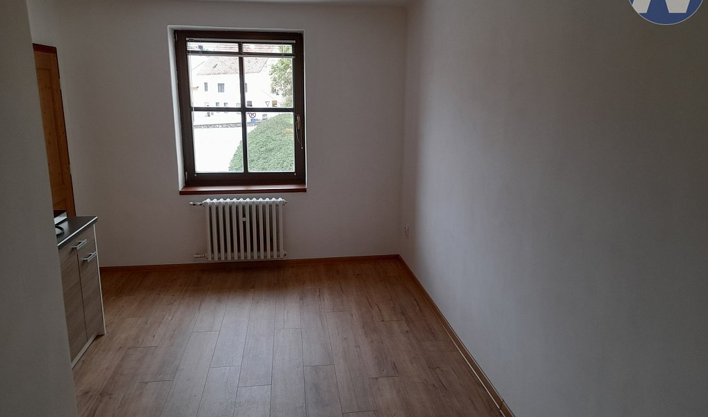 Pronájem bytu 2+kk 34 m², Husinec – náhled fotky 2
