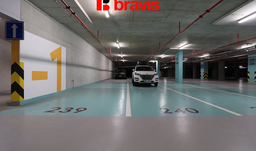 Pronájem garážové stání, Palác Trnitá, blízko office park Vlněna, volné ihned, 8 garážových stání k, Brno – náhled fotky 2