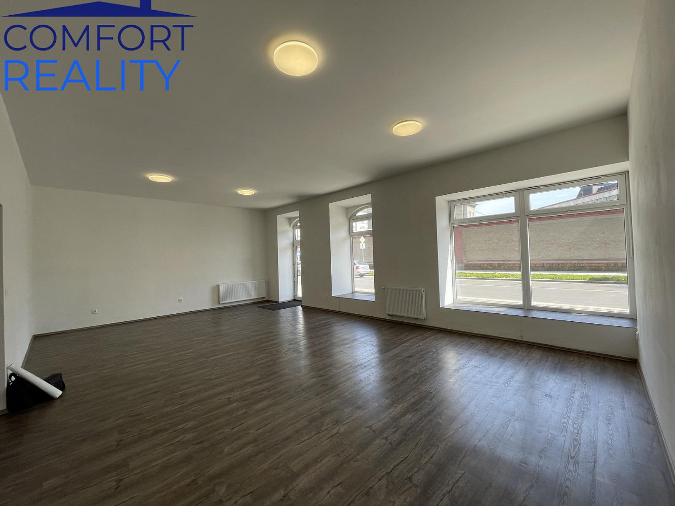 Pronájem obchodních prostor 220 m² – fotografie 3