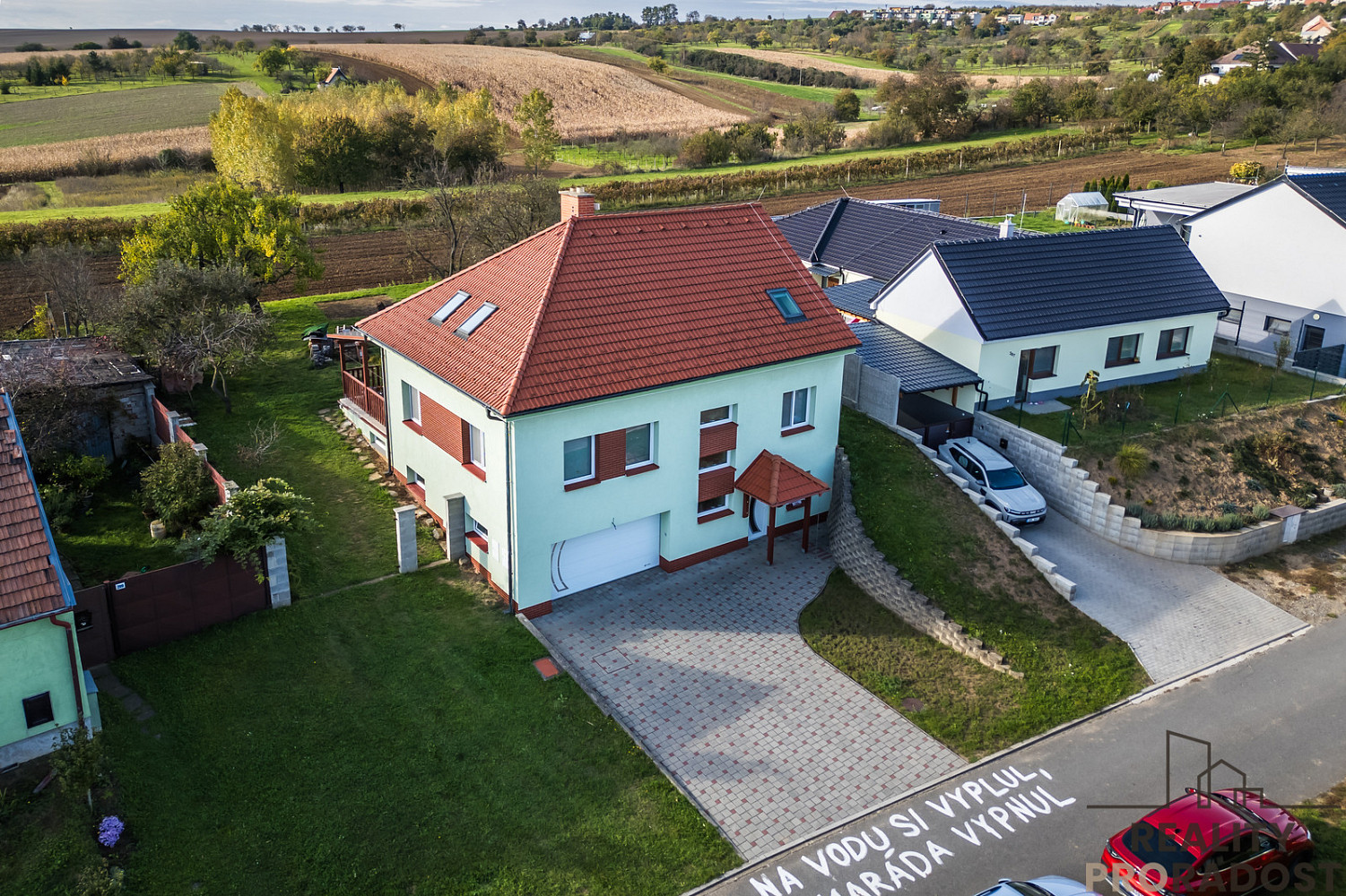 Prodej domu 205 m² s pozemkem 834 m² – fotografie 3