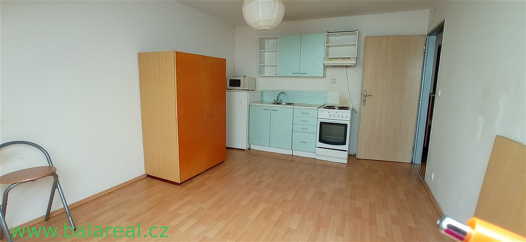 Pronájem bytu 2+kk 38 m² — photo 2