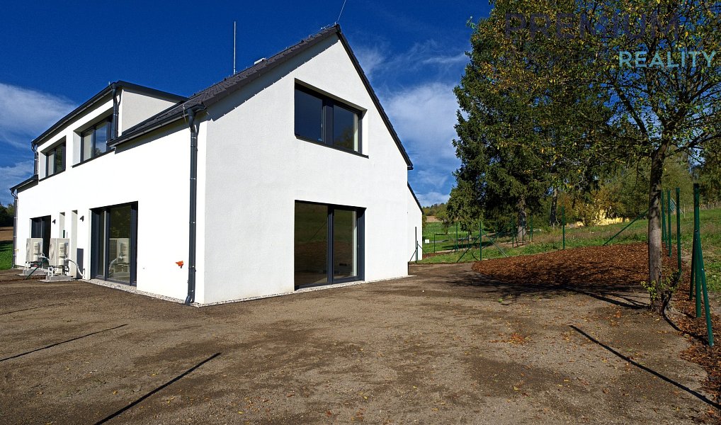 Prodej domu 102 m² s pozemkem 238 m², Nové Strašecí – náhled fotky 2