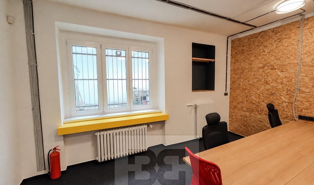 Pronájem kanceláře 118 m², Praha – fotka 1 z 13