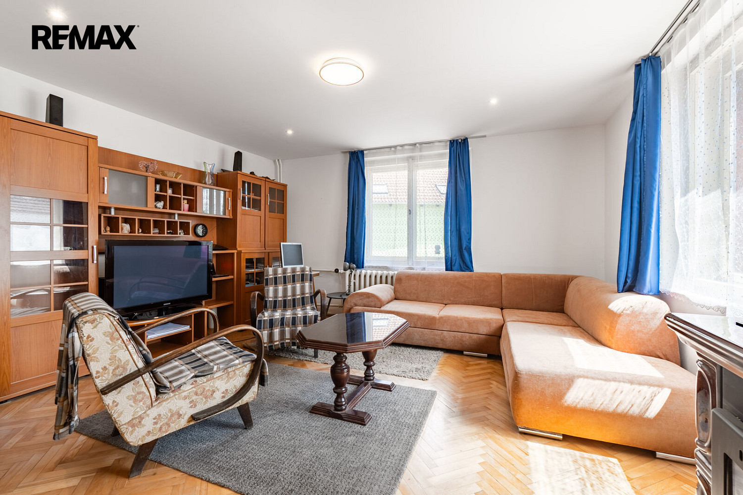 Prodej domu 196 m² s pozemkem 356 m² – fotografie 2