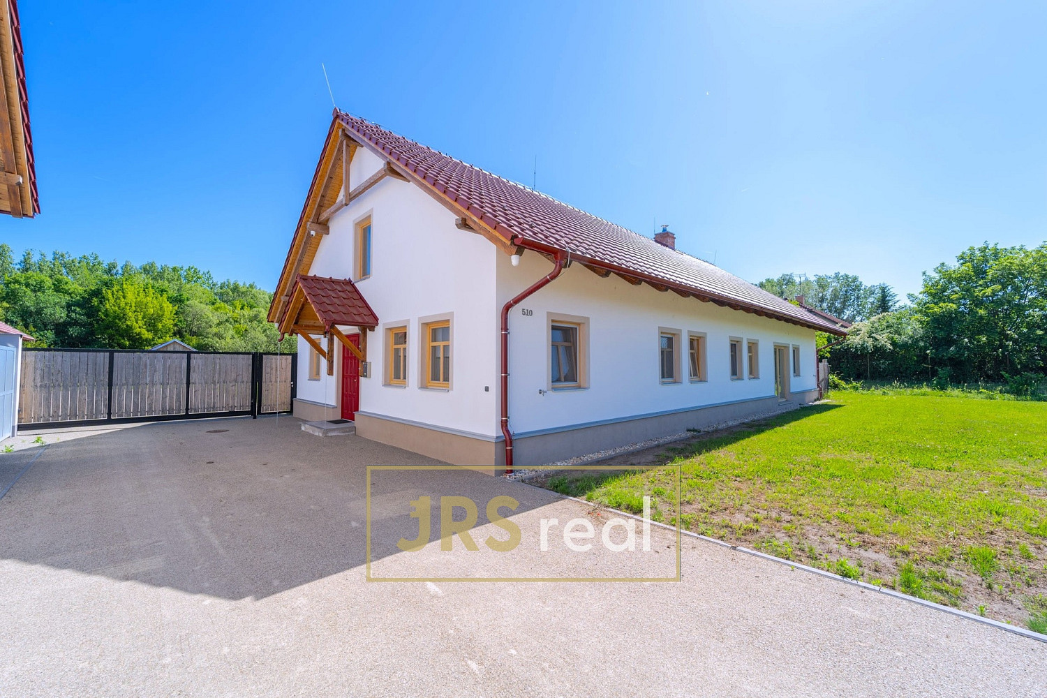 Prodej domu 187 m² s pozemkem 2 699 m²