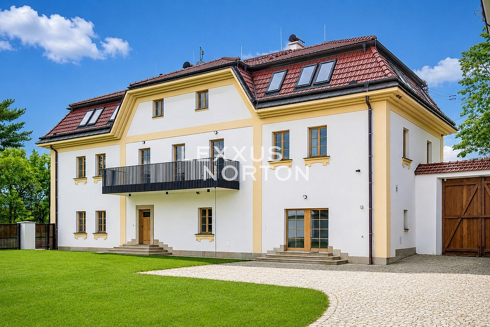 Prodej domu 503 m² s pozemkem 16 755 m²