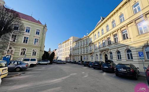 Pronájem bytu 2+1 90 m², Kollárovo nám., Olomouc