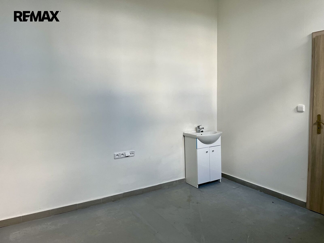 Pronájem obchodních prostor 40 m² – fotografie 4