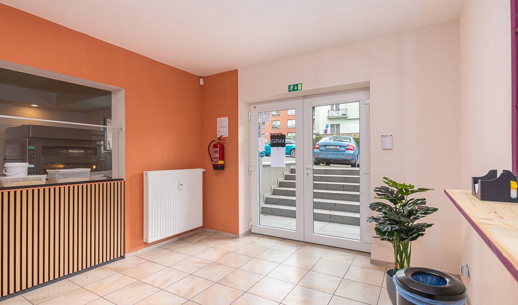 Prodej obchodních prostor 68 m², Praha – náhled fotky 2