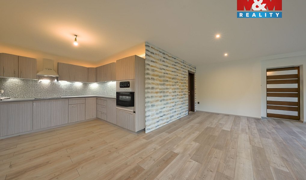 Prodej ubytovacího objektu 340 m², Janov nad Nisou – náhled fotky 15