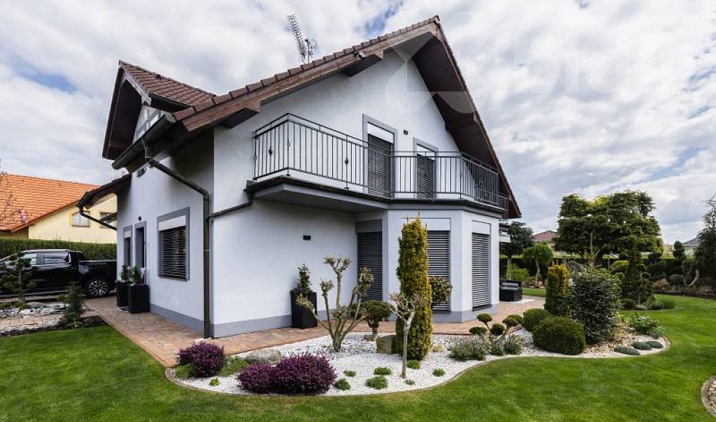 Prodej domu 195 m² s pozemkem 750 m², Poděbrady – fotka 1 z 25