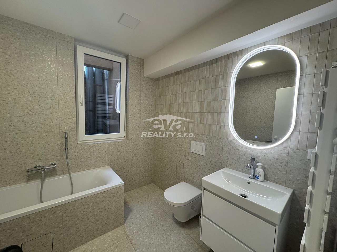 Pronájem bytu 1+kk 32 m²