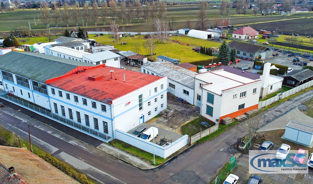 Pronájem kanceláře 138 m², Moravany – fotka 1 z 8