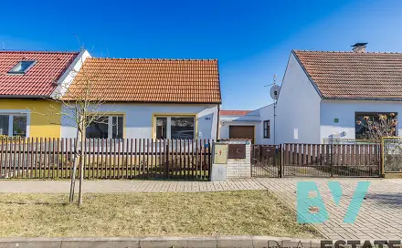 Prodej domu 120 m² s pozemkem 564 m², Pod Hájem, Vroutek, okres Louny