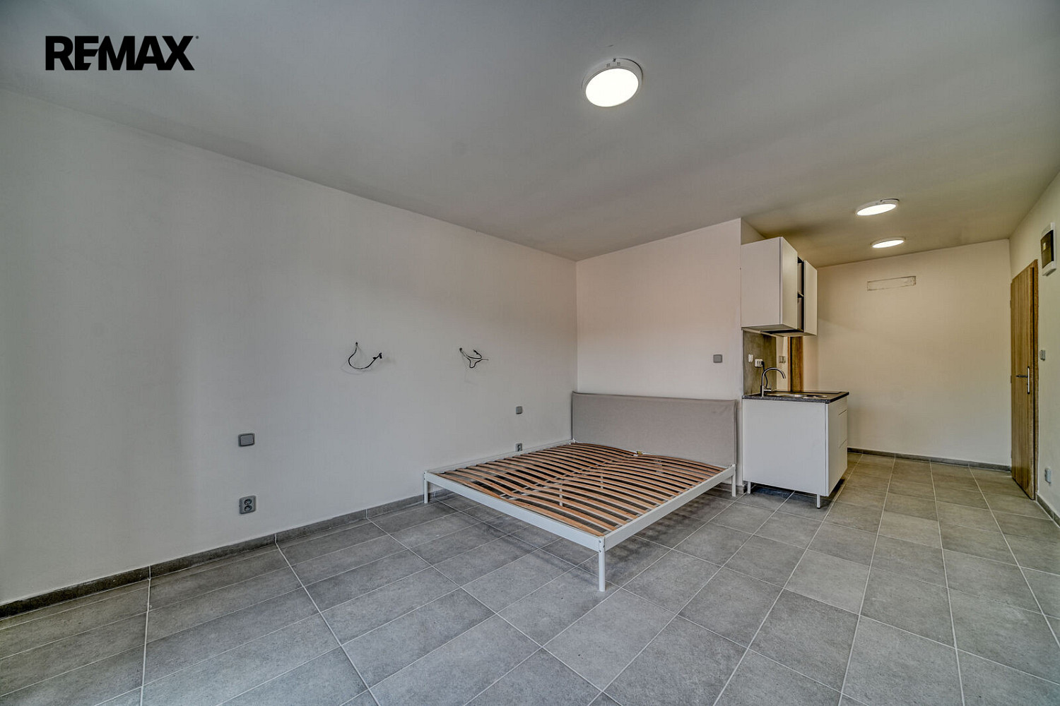 Pronájem bytu 1+kk 27 m² – fotografie 2
