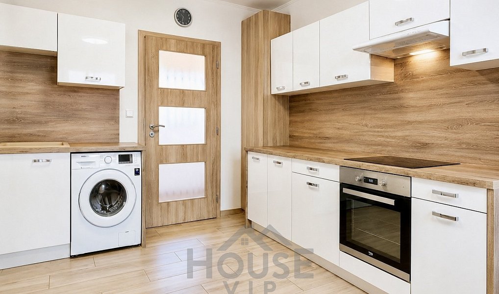 Prodej domu 211 m² s pozemkem 374 m², Všestary – náhled fotky 3