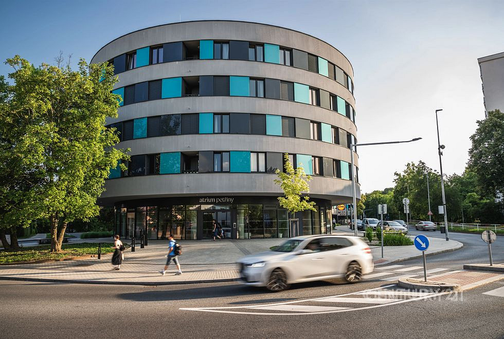 Pronájem obchodních prostor 84 m²
