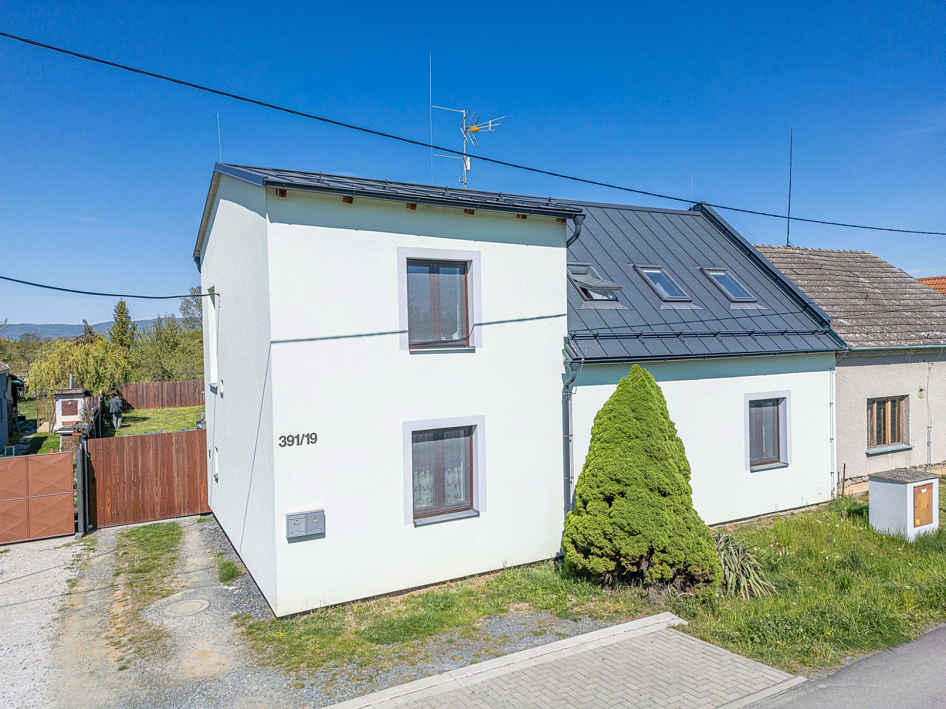 Prodej domu 210 m² s pozemkem 1 674 m²